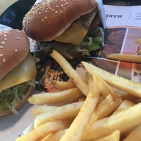 Photo taken at The Habit Burger Grill by Thomas Y. on 4/12/2017