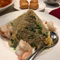 รูปภาพถ่ายที่ Jin Shan Restaurant โดย Poya เมื่อ 12/10/2017