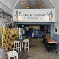 Foto diambil di Anspach &amp;amp; Hobday: The Arch House oleh Nohay S. pada 6/25/2022