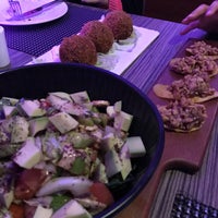Foto diambil di Mist Lounge &amp;amp; Restaurant oleh Ameera B. pada 2/11/2017