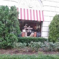 11/6/2012 tarihinde Nate J.ziyaretçi tarafından 2Schae Café'de çekilen fotoğraf