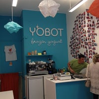 9/22/2012에 Krista K.님이 Yobot Frozen Yogurt에서 찍은 사진