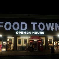Photo taken at Food Town by Jaha M. on 10/14/2012
