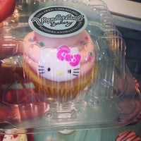 Das Foto wurde bei Wonderland Bakery von Christina K. am 1/29/2014 aufgenommen