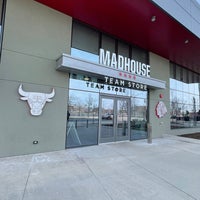 Madhouse Team Store  Shopping in United Center, Chicago