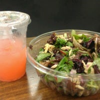 Foto tirada no(a) Island Salad por BK S. em 10/19/2012