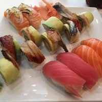 รูปภาพถ่ายที่ Eat Sushi โดย Luiza P. เมื่อ 3/5/2015