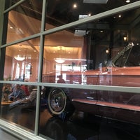 Foto diambil di Cadillac Cafe oleh Hannah S. pada 7/28/2017