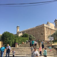 Photo taken at Tomb of the Patriarchs מערת המכפלה by Izak B. on 5/23/2017