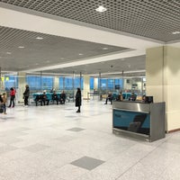 Photo taken at Domestic Arrivals Hall by Mika V. on 11/14/2017