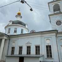 Photo taken at Храм Успения Пресвятой Богородицы На Могильцах by Mika V. on 5/20/2021