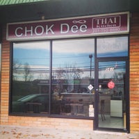 รูปภาพถ่ายที่ Chok Dee Thai Kitchen โดย Boozy B. เมื่อ 11/19/2013