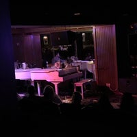 Foto tomada en Elaine&amp;#39;s Dueling Piano Bar  por Tyler D. el 12/10/2017