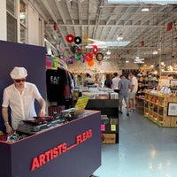 Photo taken at Artists &amp;amp; Fleas by MariOh&amp;#39; on 7/28/2019