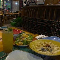 Photo prise au Bohoo Restaurant &amp; Cafe par NA ♈. le9/5/2023