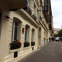 9/21/2014 tarihinde Nmziyaretçi tarafından Hôtel La Régence Étoile'de çekilen fotoğraf