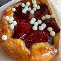 5/6/2023 tarihinde mike p.ziyaretçi tarafından Gross Confection Bakery'de çekilen fotoğraf