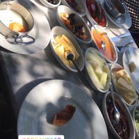 Photo taken at Can Restaurant Göcek by Emre Miraç S. on 7/21/2018
