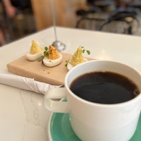 Photo taken at Blank Slate Coffee + Kitchen by Mellingsater on 7/24/2022