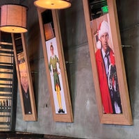 Foto diambil di Blue Hound Kitchen &amp;amp; Cocktails oleh Mellingsater pada 1/1/2022