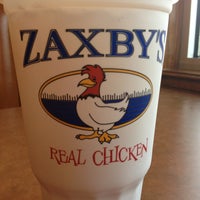 Photo taken at Zaxby&amp;#39;s Chicken Fingers &amp;amp; Buffalo Wings by Ruben M. on 6/6/2013