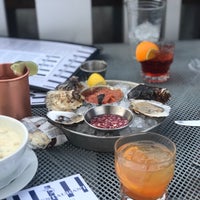 Das Foto wurde bei The Restaurant at Rowayton Seafood von Parker R. am 3/30/2019 aufgenommen