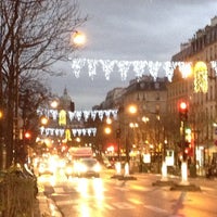 Photo taken at Avenue des Gobelins by Oukia on 12/10/2012