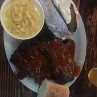 Снимок сделан в Rib Hut пользователем Tito R. 5/10/2018