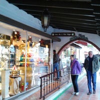 12/13/2012 tarihinde Jami R.ziyaretçi tarafından Music Box &amp;amp; Clock Shoppe'de çekilen fotoğraf