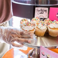 2/23/2017에 Smallcakes Cupcakery - Raleigh님이 Smallcakes Cupcakery - Raleigh에서 찍은 사진
