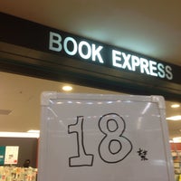 Photo taken at BOOK EXPRESS 六本木ヒルズ店 by デルタ on 5/3/2014