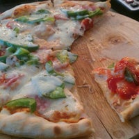Foto scattata a Pizza Chorio da Chorio H. il 10/13/2012