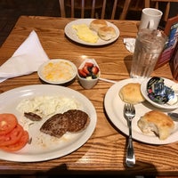 Photo taken at Cracker Barrel Old Country Store by Pedro J. on 8/16/2017