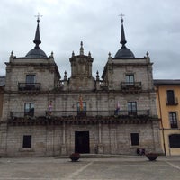 Das Foto wurde bei Ayuntamiento de Ponferrada von Marius am 5/13/2016 aufgenommen