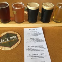 รูปภาพถ่ายที่ Jack Pine Brewery โดย Eric H. เมื่อ 7/18/2015