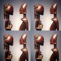 Снимок сделан в Galerie d&amp;#39;Art Primitif Africain        Art Gallery l&amp;#39;Oeil et la Main     Expert пользователем Art Primitif Africain A. 10/18/2015