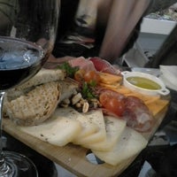 Foto tirada no(a) The Old Pharmacy por Jessica G. em 2/4/2017