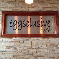 Foto tomada en Eggsclusive Cafe  por Roger R. el 10/14/2012
