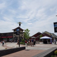 Photo taken at Woodbury Common Premium Outlets by Noom K. on 5/26/2018