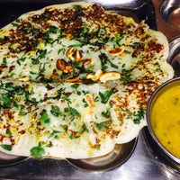 Das Foto wurde bei Mayuri India Restaurant von Sanjeya N. am 1/27/2015 aufgenommen