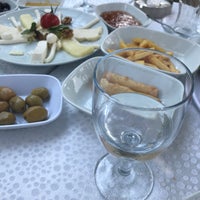 Das Foto wurde bei Incek Lilyum Restaurant &amp; Wedding von Şebnem E. am 7/29/2018 aufgenommen