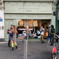 Photo taken at South Kensington Books by Lorena R. on 10/17/2022