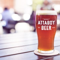 รูปภาพถ่ายที่ Attaboy Beer โดย Attaboy Beer เมื่อ 1/25/2017