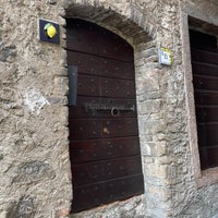 Foto diambil di Limone sul Garda oleh S A M I pada 10/21/2023