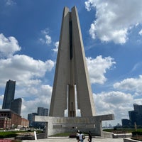 Foto diambil di Monument to the People&amp;#39;s Heroes oleh Rex C. pada 9/10/2023