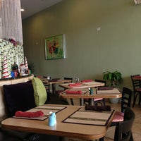 Foto scattata a Tippy&amp;#39;s Thai Cafe da Anthony A. il 12/27/2012