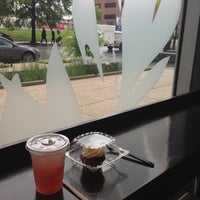 รูปภาพถ่ายที่ Tynan Coffee &amp;amp; Tea โดย Brea E. เมื่อ 5/7/2013