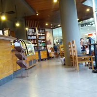 Photo taken at Starbucks by Moefid T. on 10/27/2012