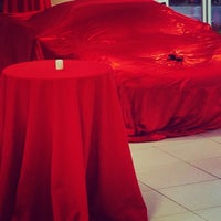 1/10/2014에 Alan S.님이 Ferrari/Maserati Auto Gallery Woodland Hills에서 찍은 사진