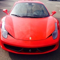 1/9/2014에 Alan S.님이 Ferrari/Maserati Auto Gallery Woodland Hills에서 찍은 사진